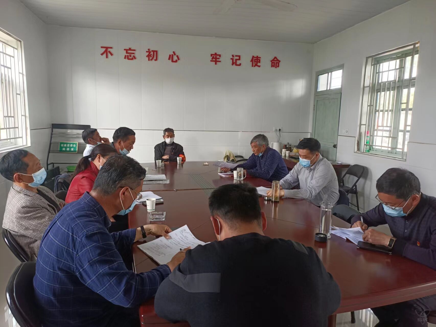 健康居委会党支部召开专题组织生活会